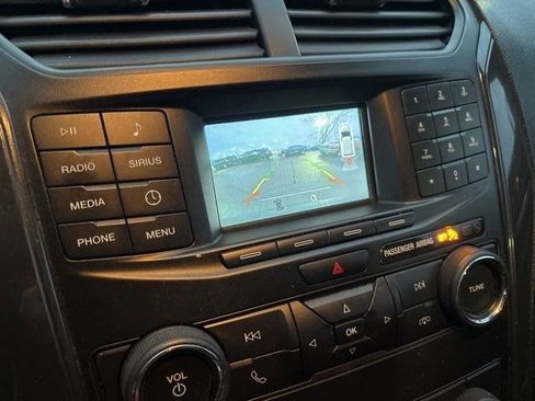 Used 2018 Ford Explorer XLT image 22