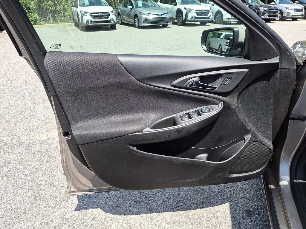 Used 2025 Chevrolet Malibu LT FWD image 12