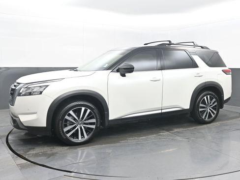 Used 2024 Nissan Pathfinder Platinum image 5