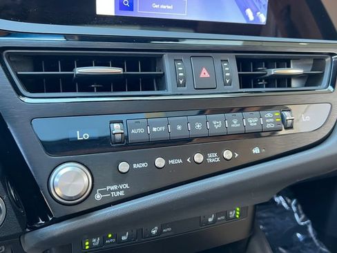 Used 2025 Lexus ES 300h w/ Premium Package FWD image 30