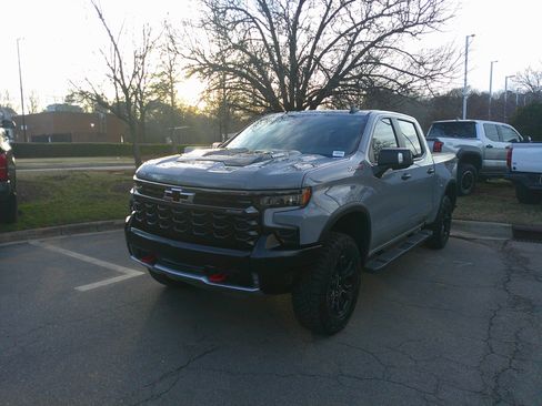Used 2024 Chevrolet Silverado 1500 ZR2 w/ Technology Package image 6