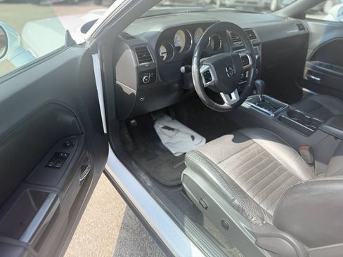 Used 2011 Dodge Challenger RWD image 9
