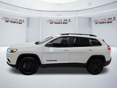 Used 2023 Jeep Cherokee Altitude Lux AWD/4WD image 3