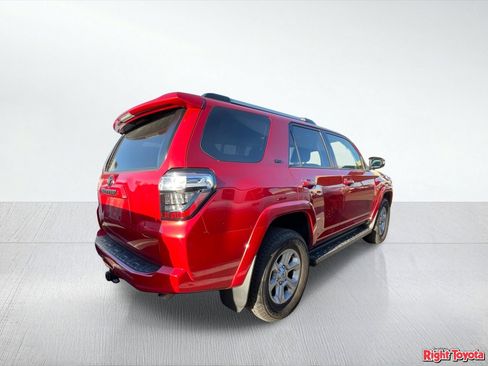 Used 2024 Toyota 4Runner SR5 Premium w/ Moonroof Package AWD/4WD image 4