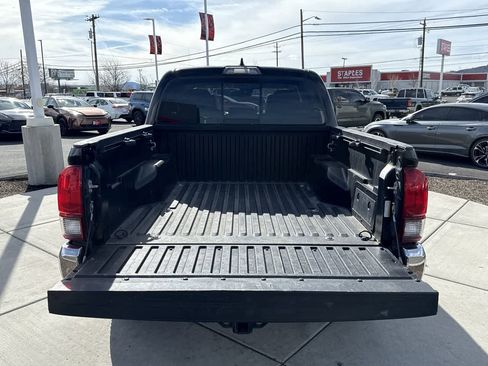 Used 2019 Toyota Tacoma SR5 AWD/4WD image 6
