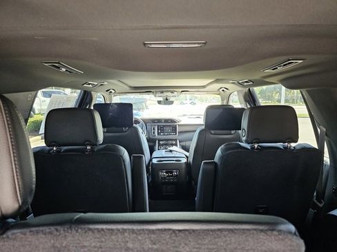 Used 2022 GMC Yukon XL Denali w/ Denali Ultimate Package image 17