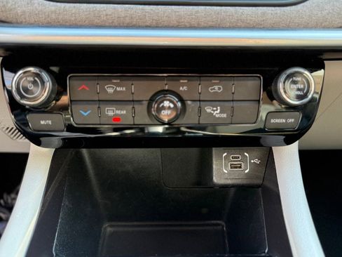 Used 2024 Jeep Compass Latitude AWD/4WD image 24