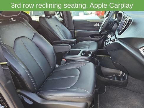 Used 2025 Chrysler Pacifica Select FWD image 10