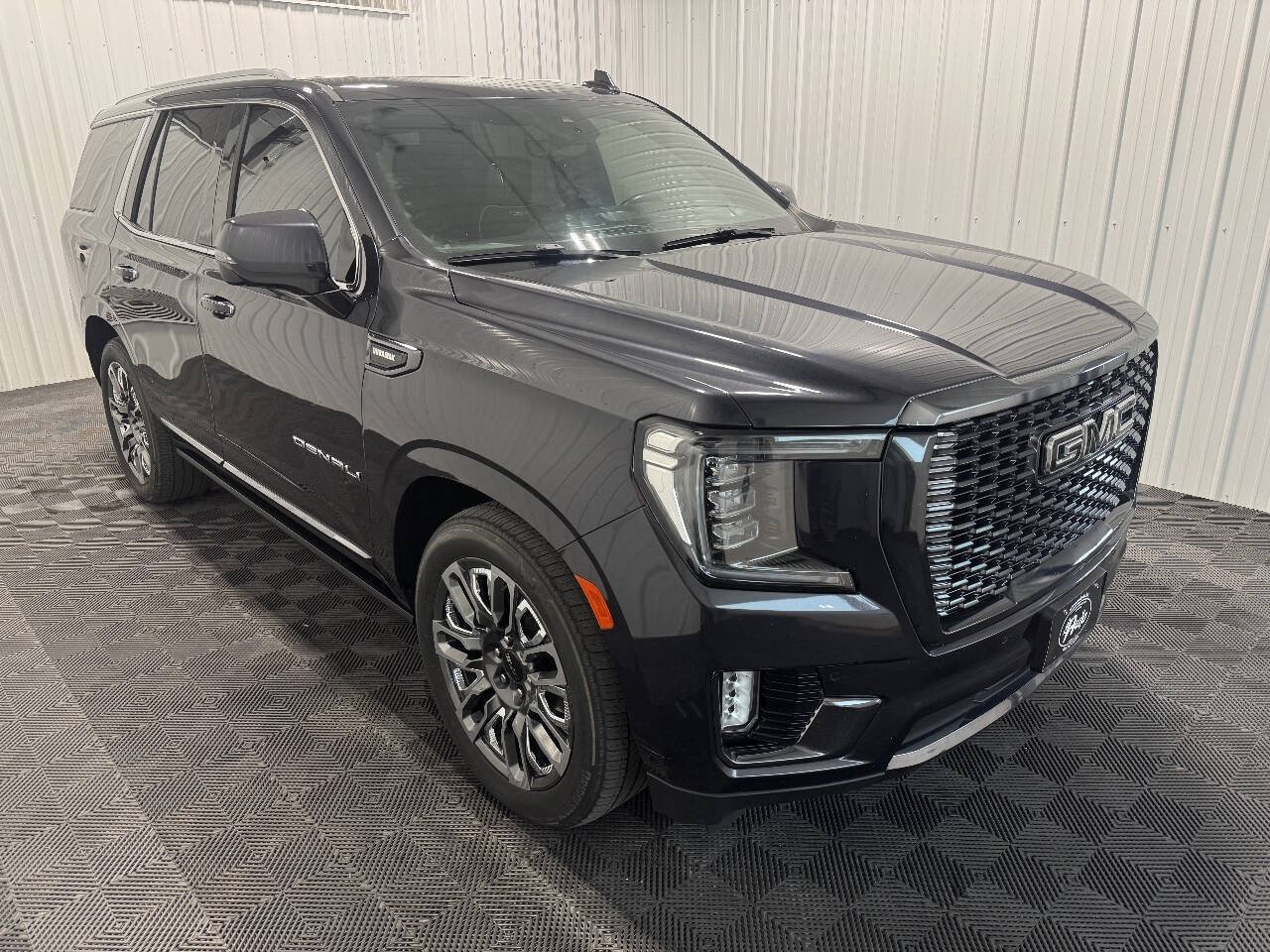 Used 2023 GMC Yukon Denali Ultimate AWD/4WD image 2