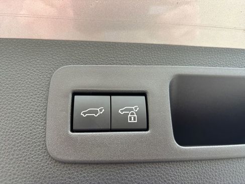 Used 2024 Lexus LX 600 4WD w/ Appearance Package image 11