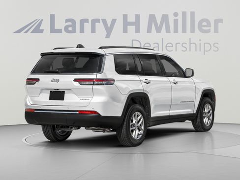 Used 2025 Jeep Grand Cherokee L Laredo AWD/4WD image 2