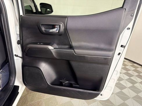 Used 2022 Toyota Tacoma TRD Off-Road image 16