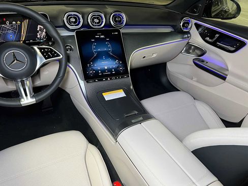 Used 2025 Mercedes-Benz C 300 4MATIC Sedan image 35