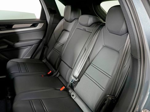 New 2026 Porsche Cayenne image 33