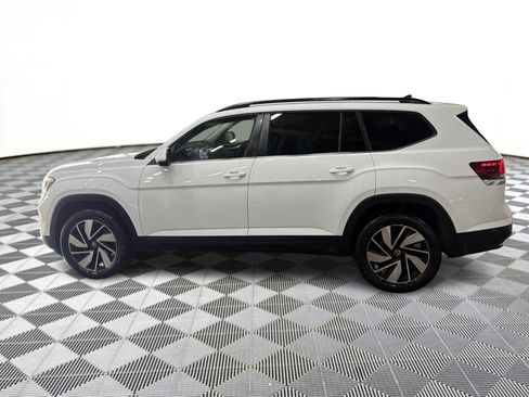 Used 2025 Volkswagen Atlas SE image 2