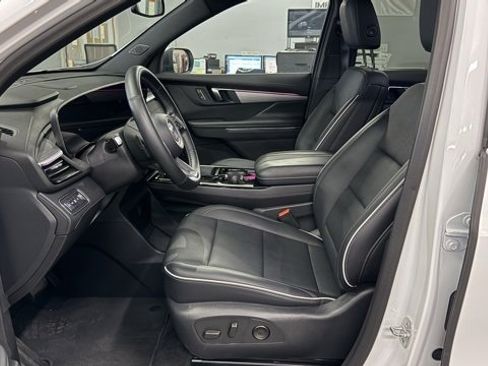 Used 2025 Buick Enclave Preferred image 14