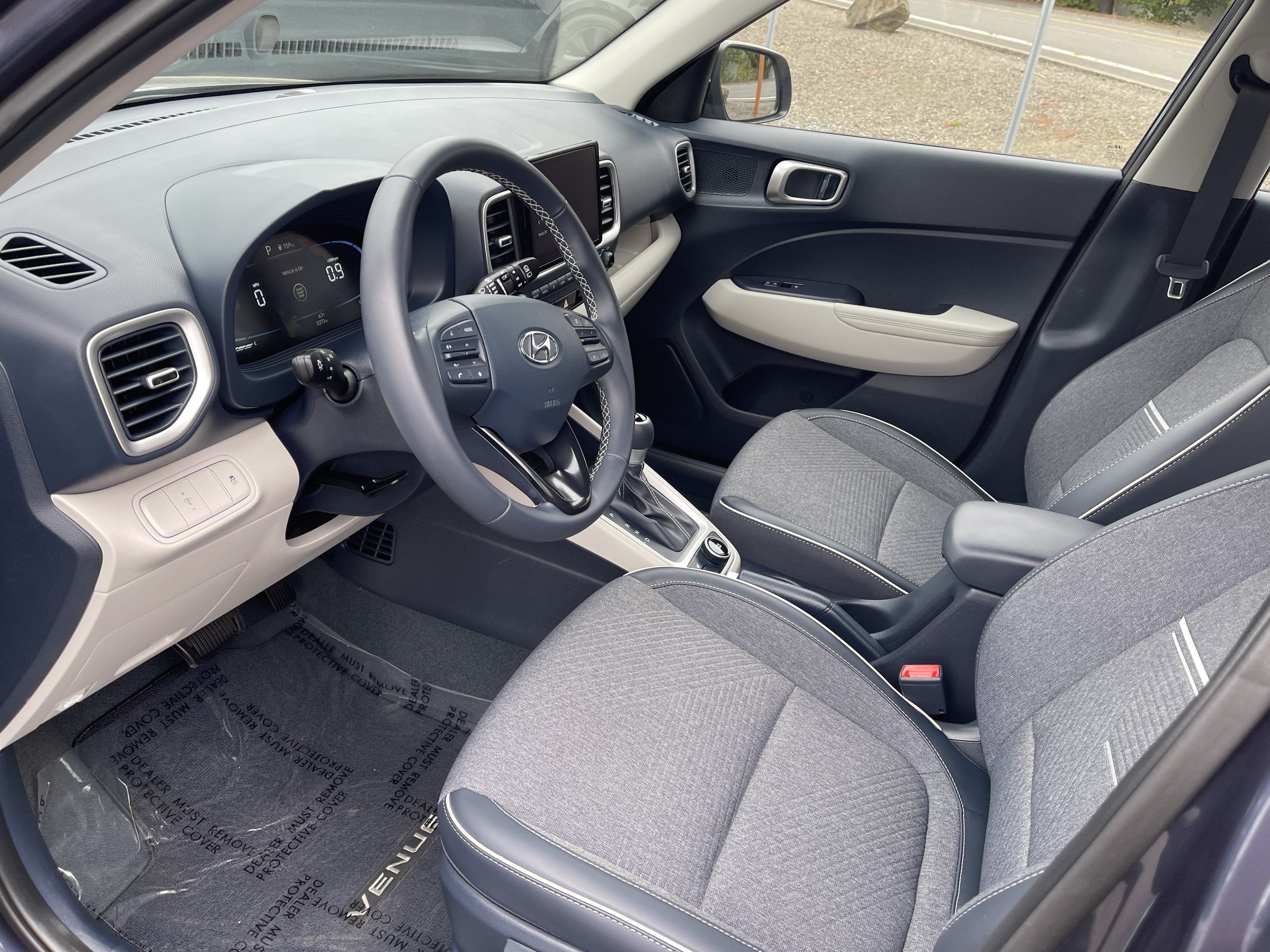 Certified 2025 Hyundai Venue Limited FWD image 10