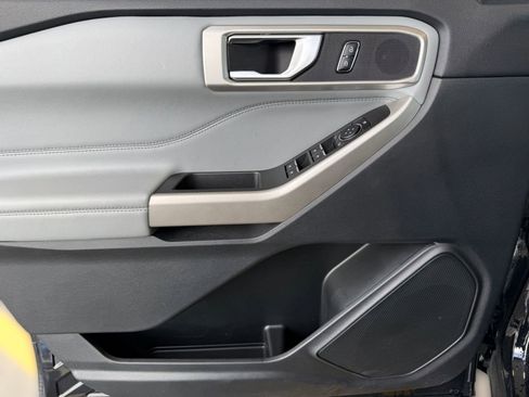 Used 2022 Ford Explorer XLT w/ Equipment Group 202A AWD/4WD image 22