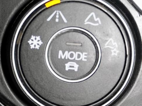 Used 2018 Volkswagen Tiguan SEL image 28