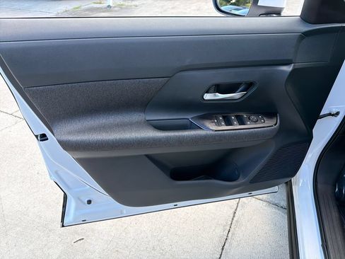 Certified 2025 Nissan Kicks SV FWD image 14