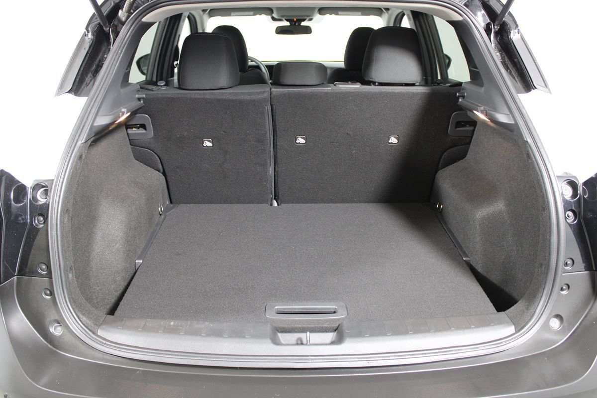 Used 2025 Nissan Kicks SV FWD image 23
