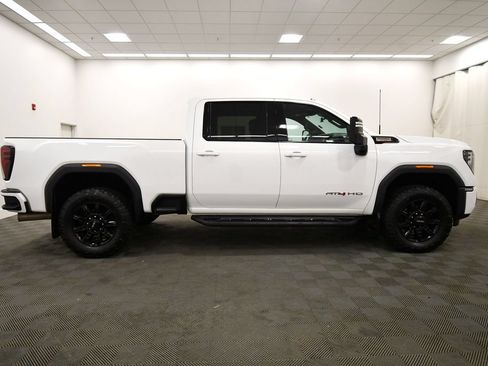 Used 2024 GMC Sierra 3500 AT4 w/ Technology Package AWD/4WD image 9