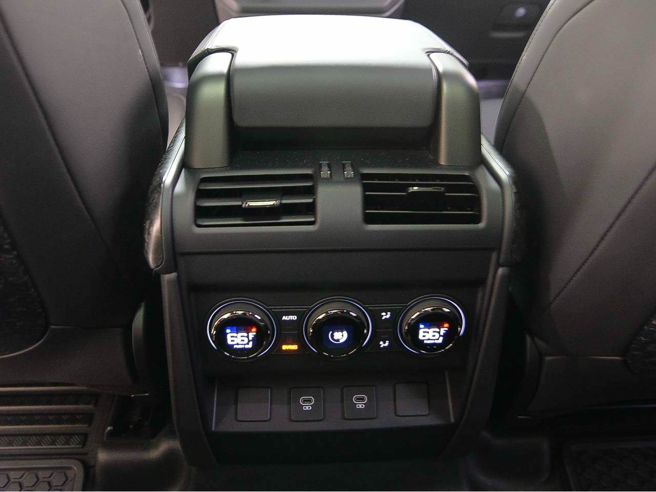 Used 2025 Land Rover Defender 110 AWD/4WD image 10