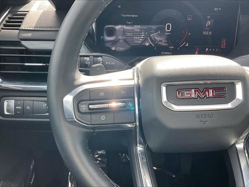 Used 2026 GMC Acadia Elevation w/ Elevation Premium Package FWD image 23