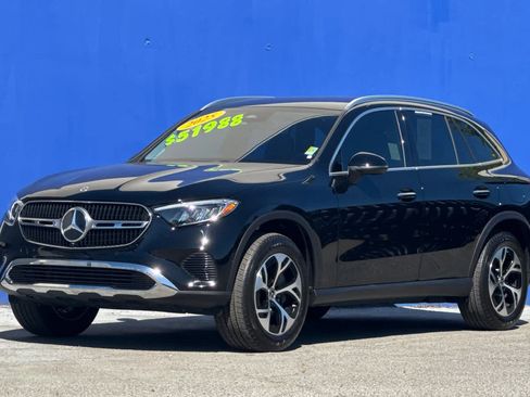 Used 2025 Mercedes-Benz GLC 350e 4MATIC image 8
