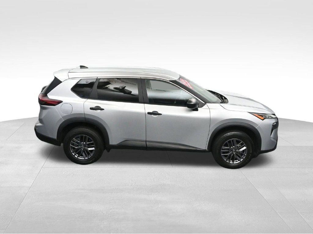 Used 2024 Nissan Rogue S AWD/4WD image 34
