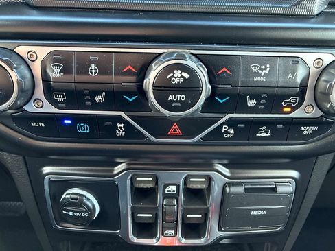 Used 2021 Jeep Wrangler Unlimited Sahara w/ Cold Weather Group AWD/4WD image 34