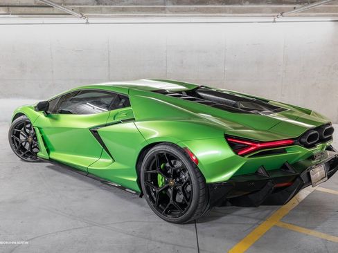 Used 2024 Lamborghini Revuelto image 10