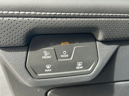 New 2026 Volkswagen Atlas Cross Sport SE FWD image 23