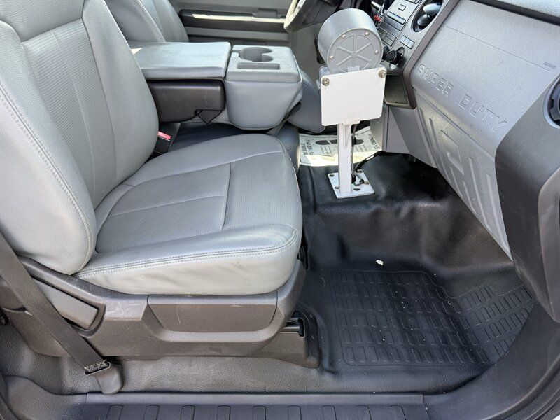 Used 2016 Ford F550 2WD Regular Cab Super Duty image 31