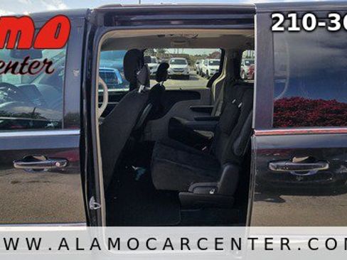 Used 2014 Chrysler Town & Country Touring FWD image 26