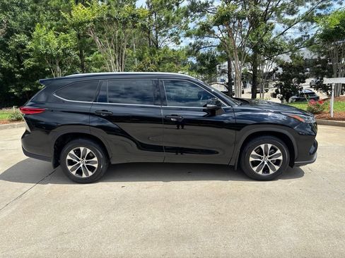 Used 2022 Toyota Highlander XLE FWD image 6