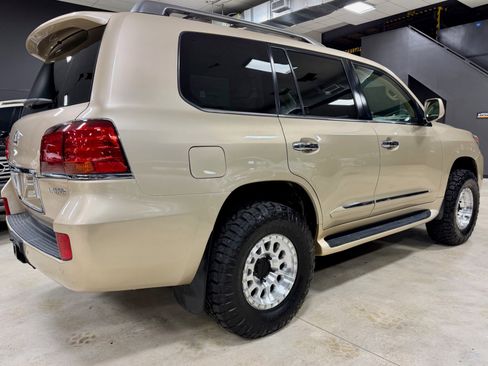 Used 2011 Lexus LX 570 4WD w/ Luxury Pkg w/Pre-crash image 8