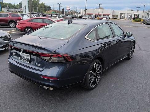 Used 2024 Honda Accord Touring image 7