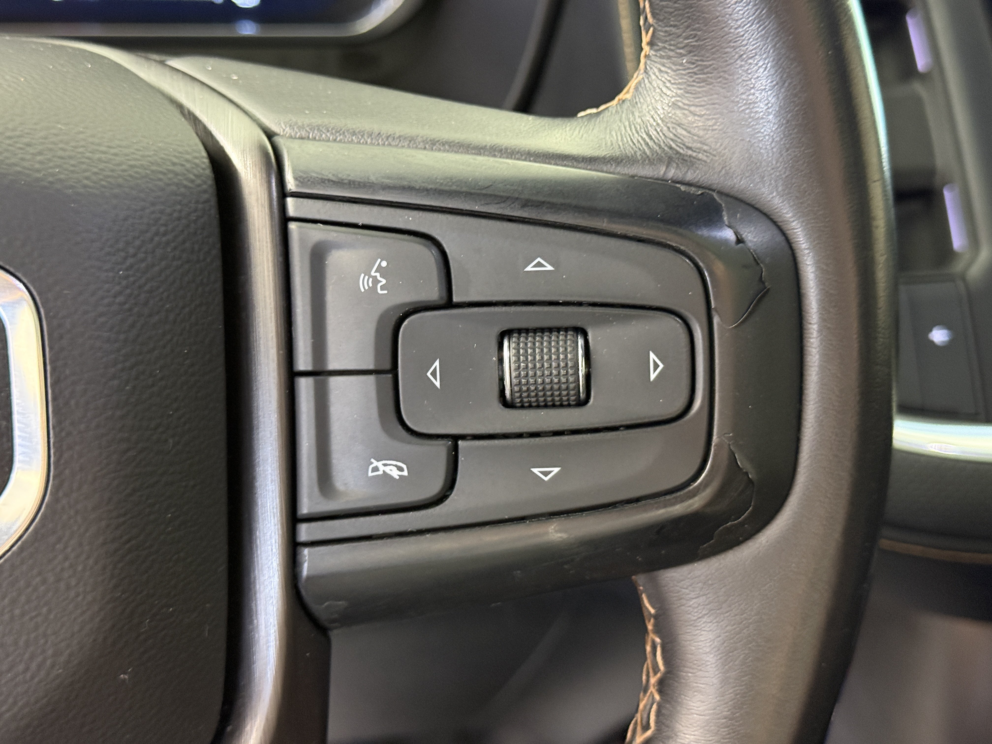 Used 2023 GMC Yukon AT4 w/ AT4 Premium Package AWD/4WD image 30