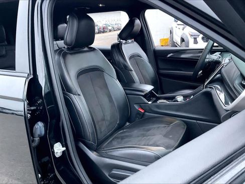 Used 2023 Jeep Grand Cherokee L Altitude image 8