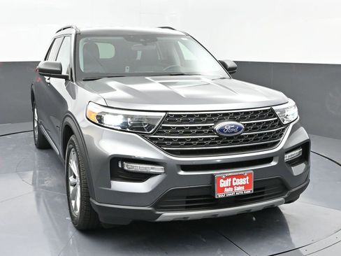Used 2023 Ford Explorer XLT w/ Equipment Group 202A image 3