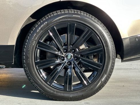Used 2024 Land Rover Range Rover Long Wheelbase Autobiography image 13
