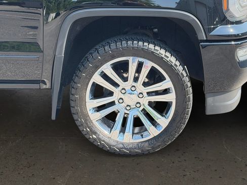 Used 2018 GMC Sierra 1500 SLT w/ All Terrain Package AWD/4WD image 10