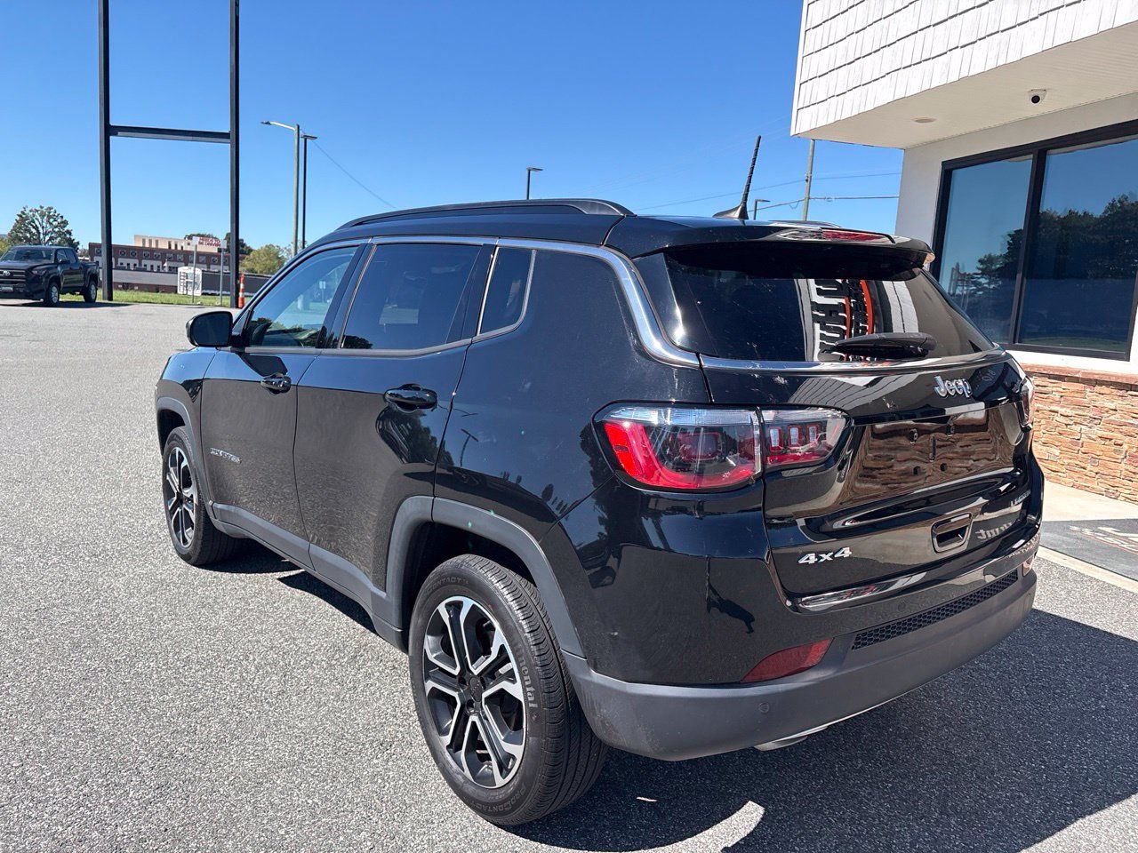 Used 2023 Jeep Compass Limited AWD/4WD image 7