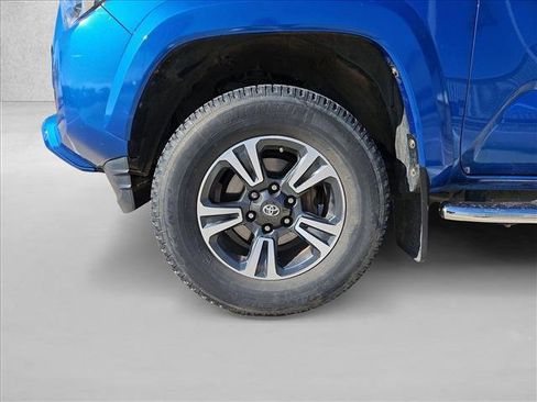 Used 2018 Toyota Tacoma TRD Sport w/ Technology Package image 20