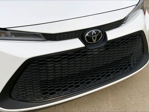 Used 2022 Toyota Corolla LE image 30