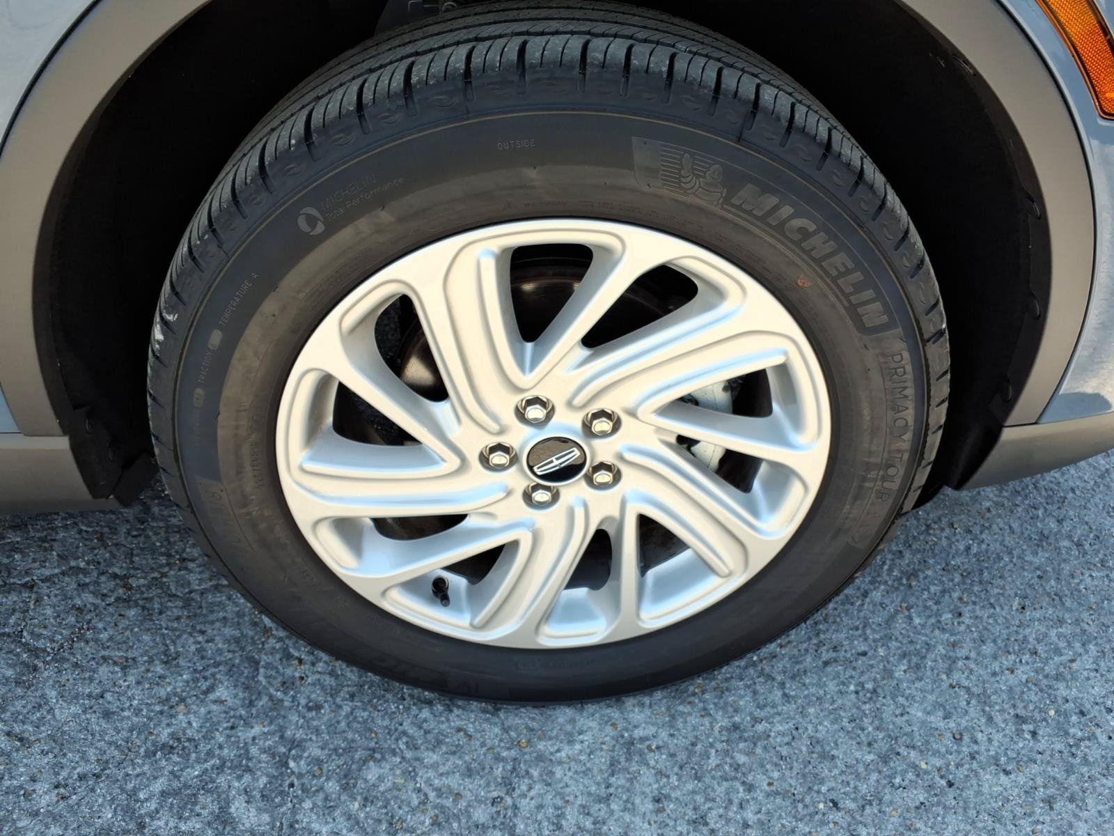 Used 2025 Lincoln Corsair AWD image 7