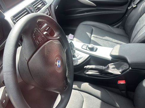 Used 2018 BMW 320i xDrive Sedan AWD/4WD image 10