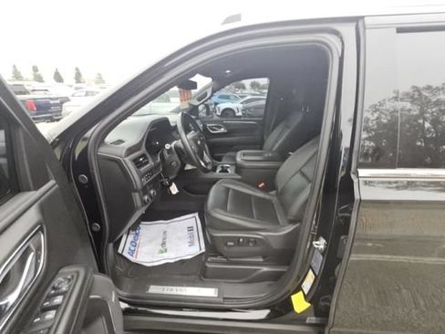 Used 2024 Chevrolet Suburban LT w/ Luxury Package RWD image 6