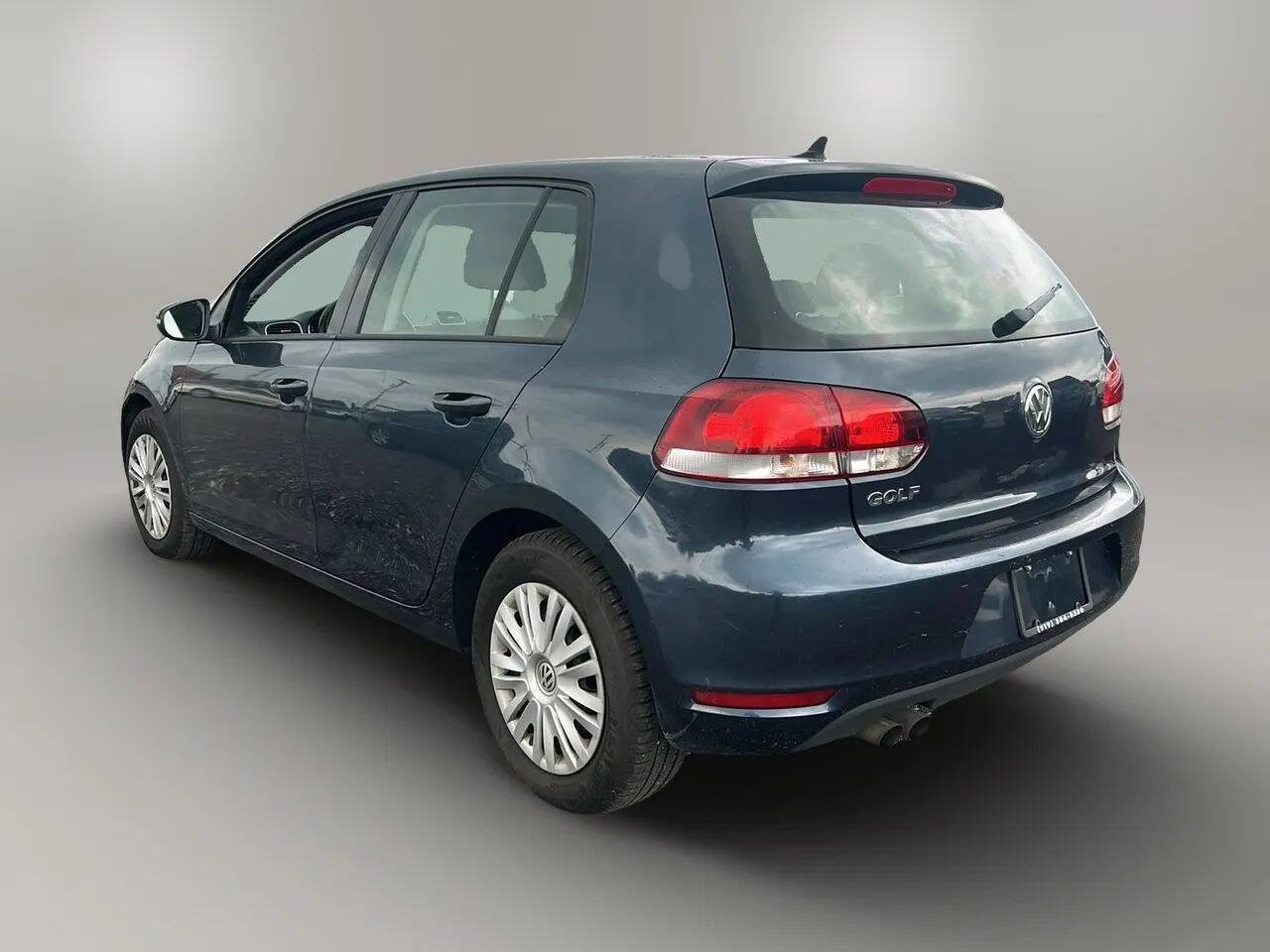 Used 2013 Volkswagen Golf 4-Door FWD image 5